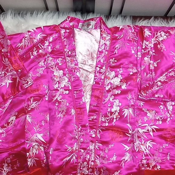 EASTERN COLLECTION Robe  100% Silk Sz F2 (NO Belt).  *A6* - Picture 9 of 17